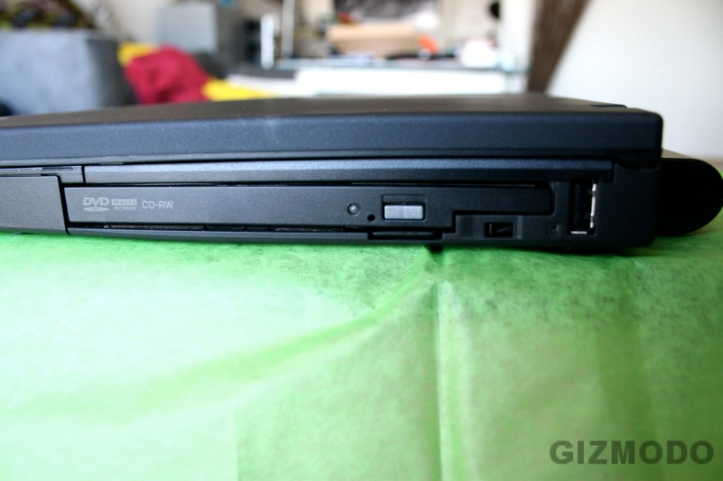 Illustration for article titled Lenovo T61 Thinkpad's Magnesium Rollcage == Wolverine's Bones